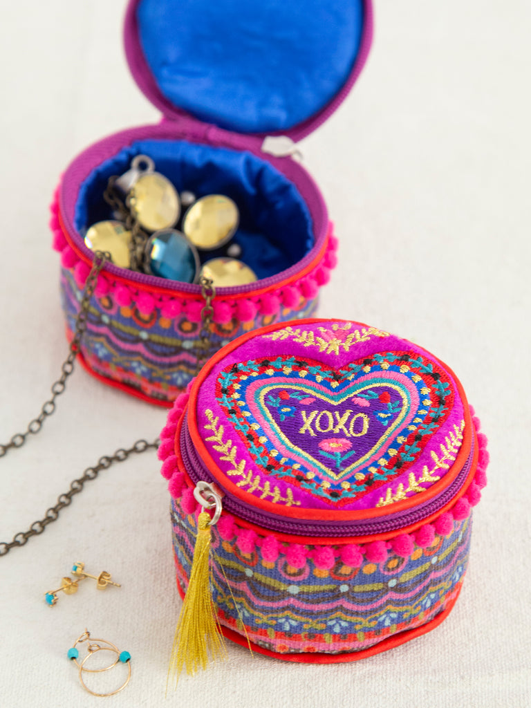 Embroidered Jewelry Round|XOXO-view 1