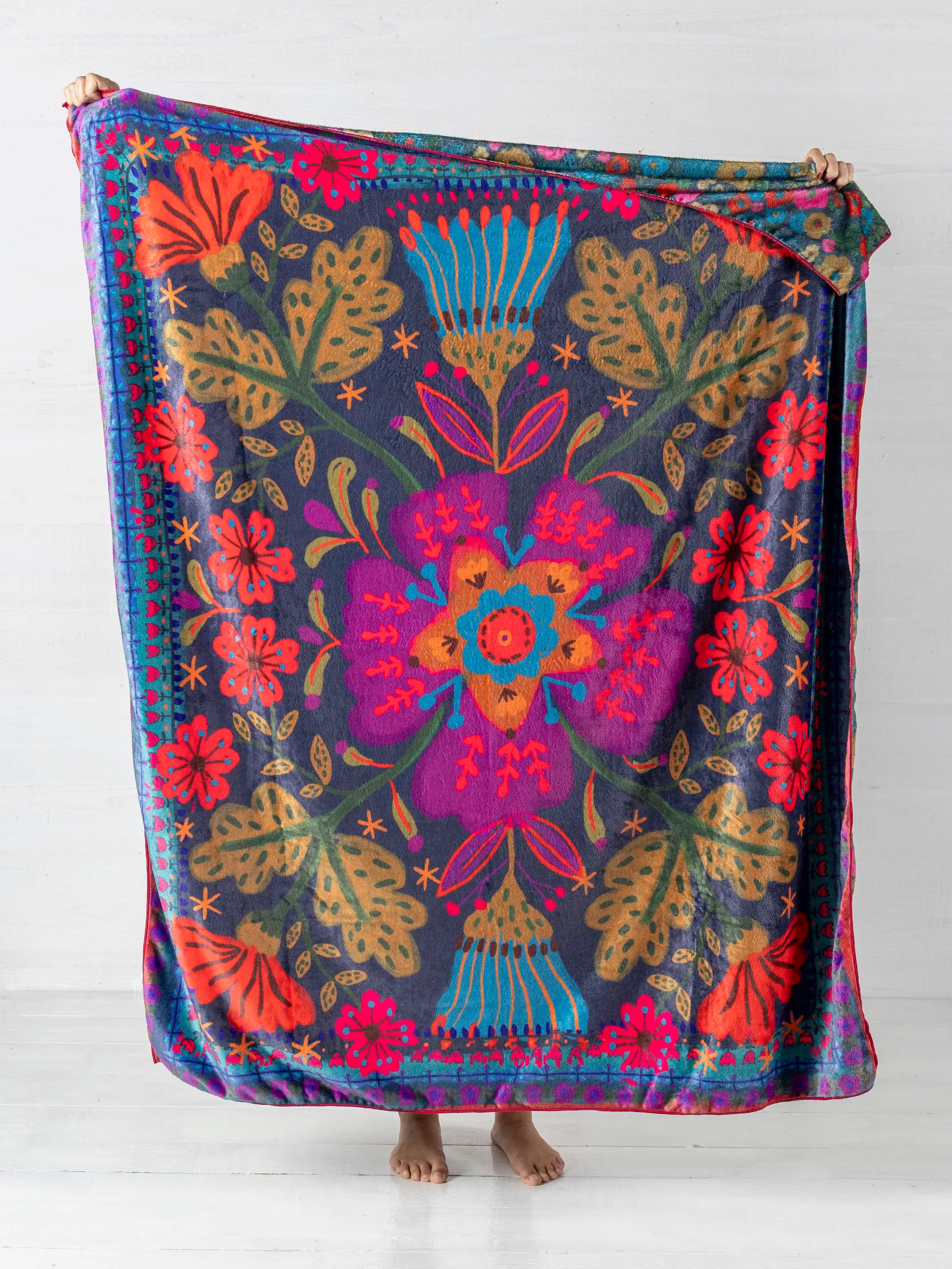 Double-Sided Cozy Throw Blanket - Pink Folk Flower - Thumbnail 4