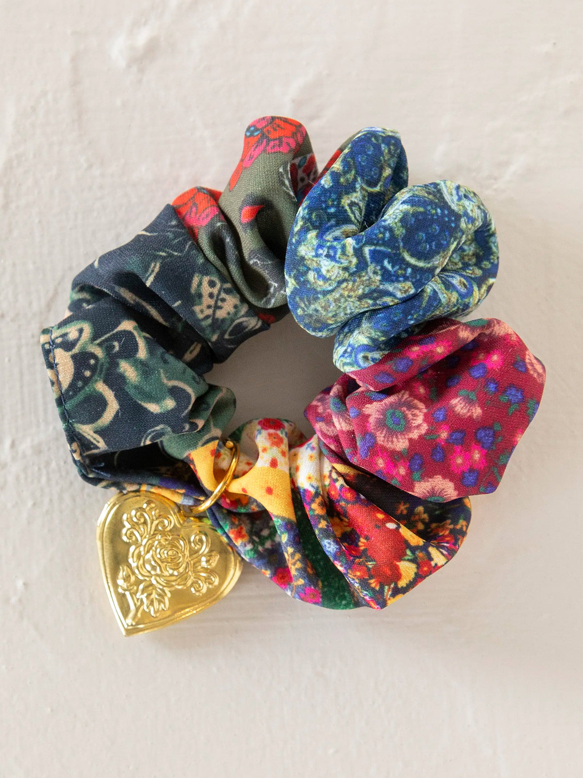Sheared Fur Scrunchie with Multicolor Pattern Crochet Hair Scrunchie: Two Free Patterns - Pink Bows  main image 3