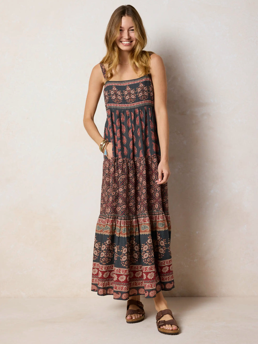 patricia maxi dress Size:12-13 years 50 Material glue on p Short Black and White