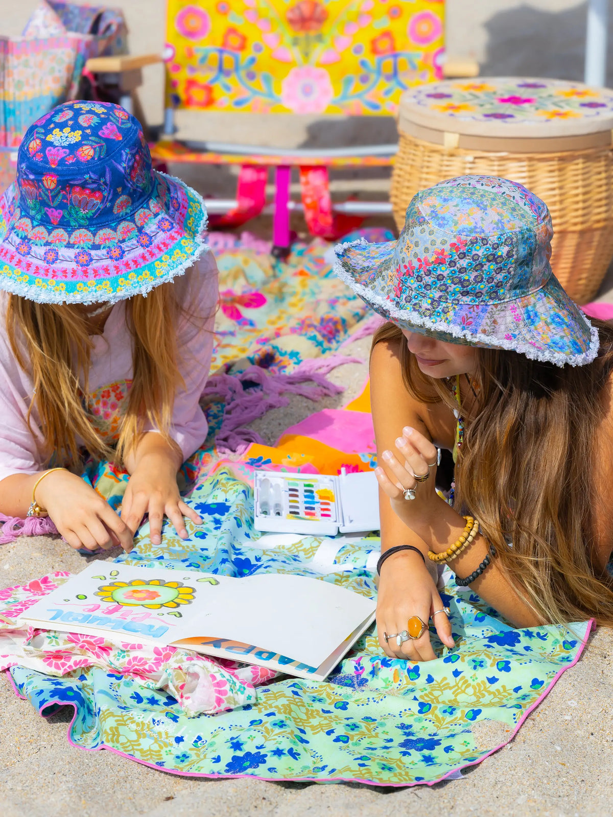Sandy Days Bucket Hat - Folk Flower Patchwork – Natural Life display picture 2