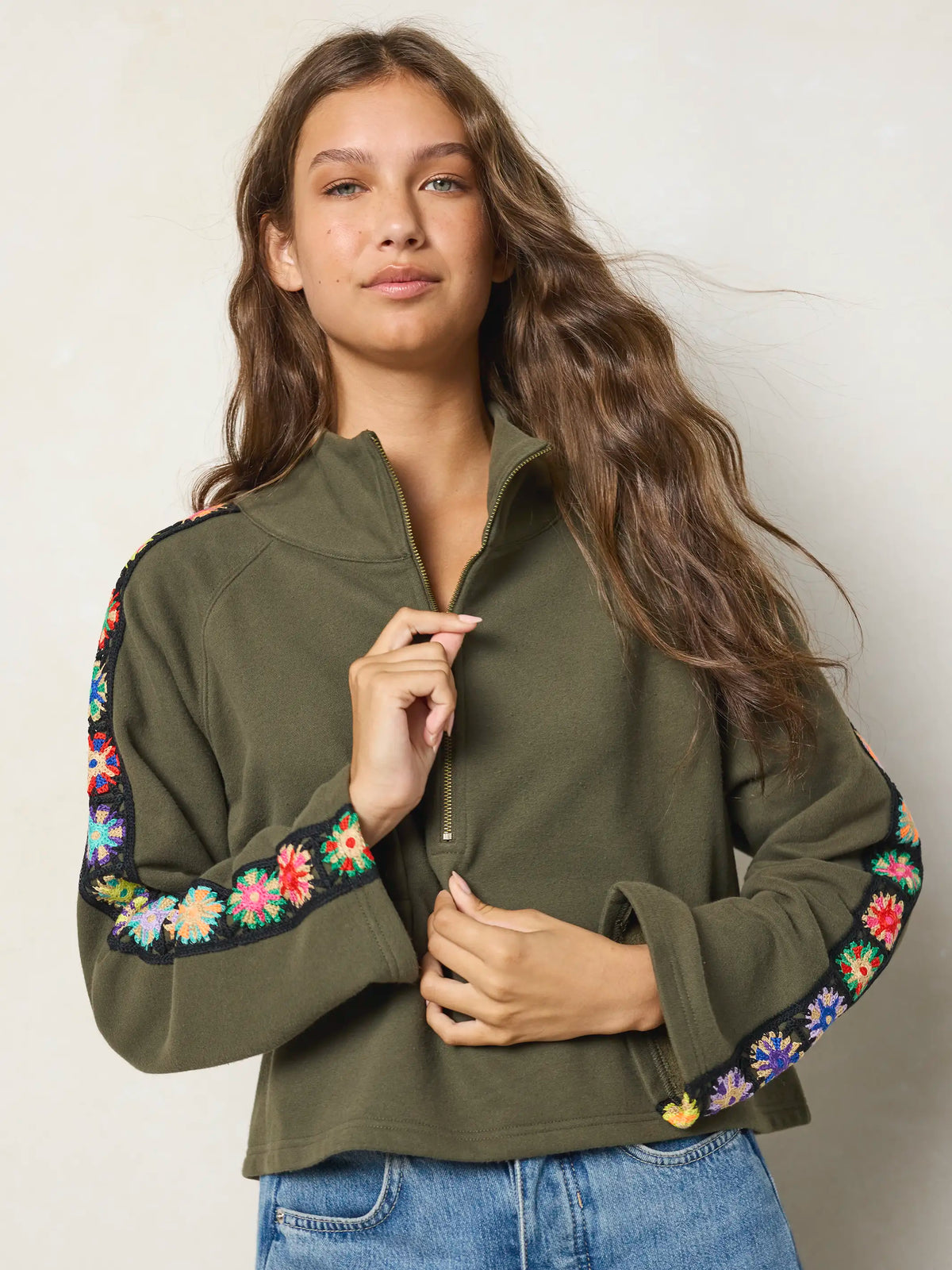 Lyvie Trim Sweatshirt - Olive – Natural Life
