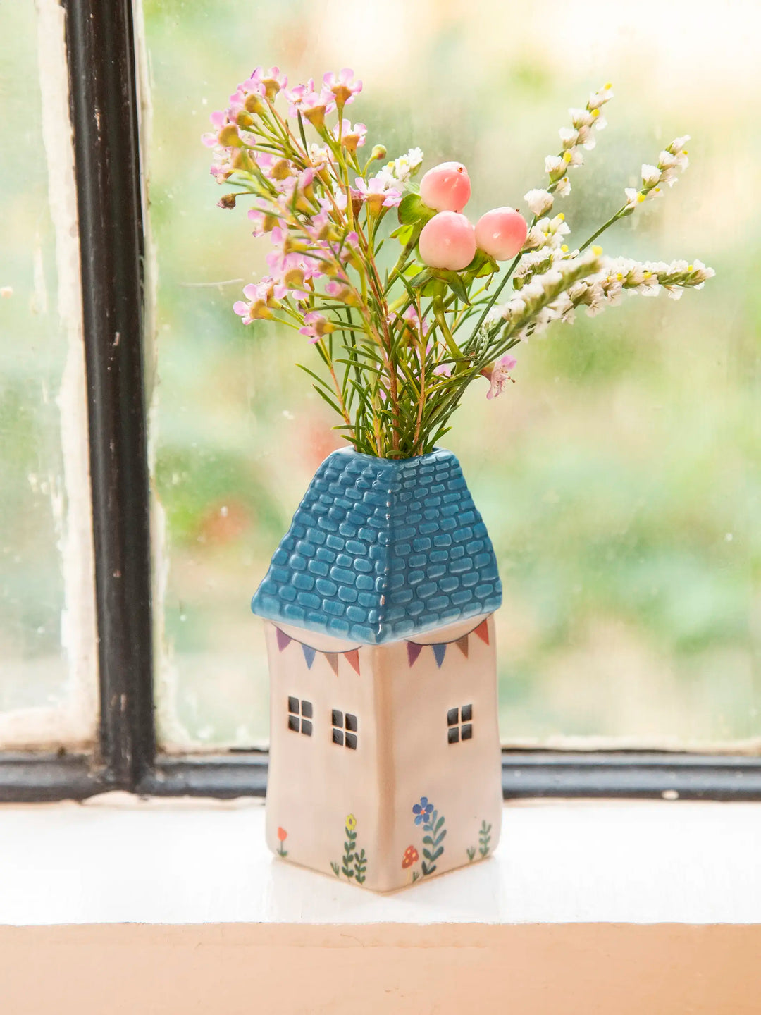 Cottage Bud Vase - Quaint Cottage
